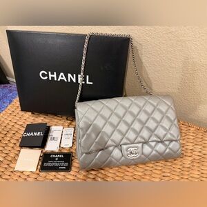 AUTHENTIC CHANEL Silver Quilted Lambskin Shoulder Bag / Clutch ✨💫✨🩶
